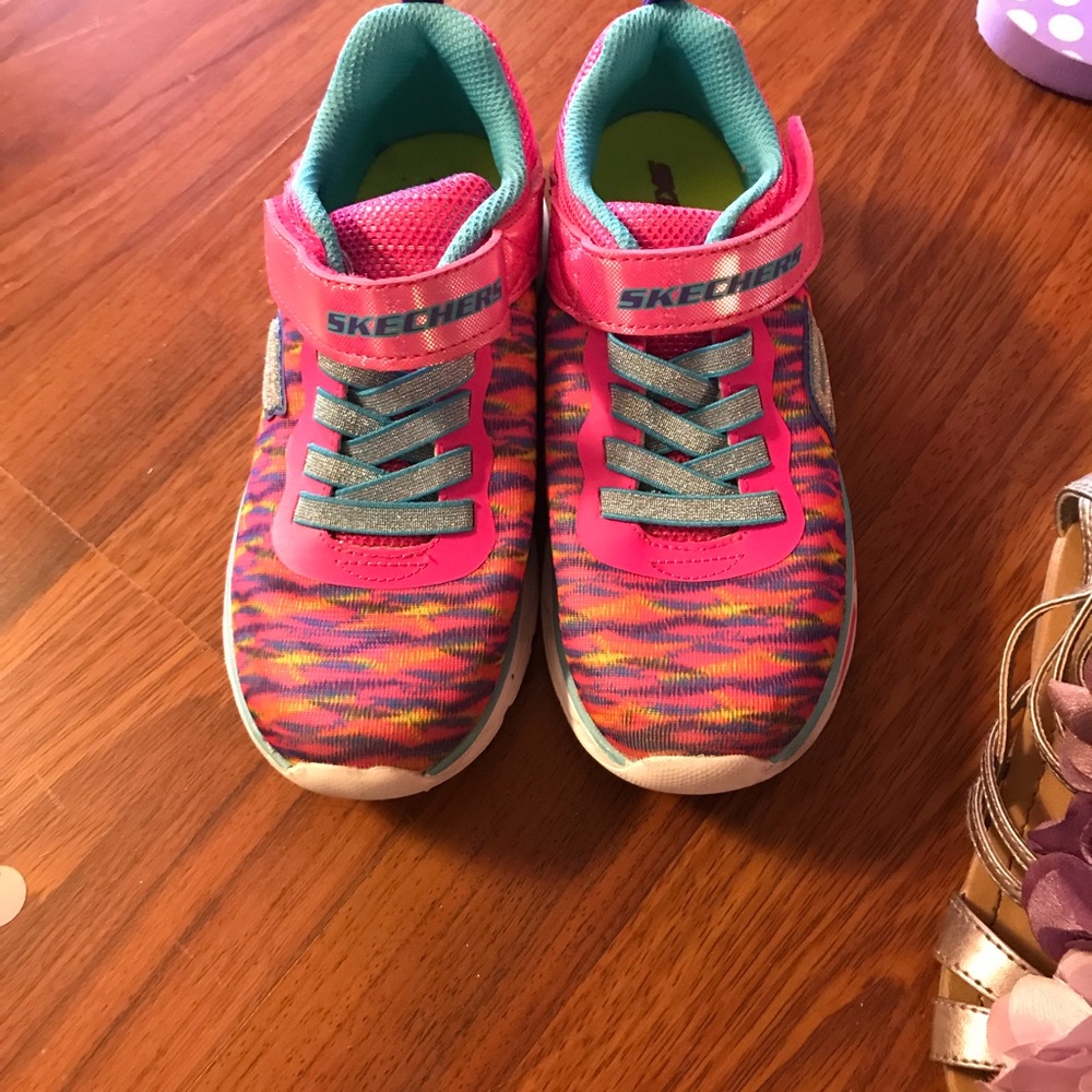 Size 1 girls light up sketchers